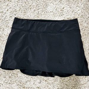 Lululemon play off the pleats tennis skirt in black, size 8